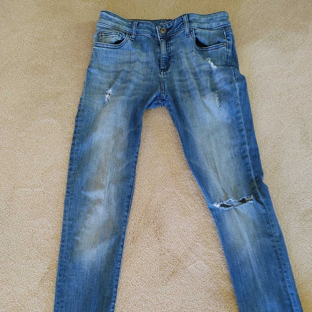 DL 1961 Florence Distressed Jeans